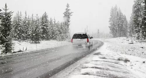 Jak prawidłowo zadbać o swój samochód zimą? 
